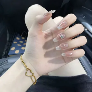 Chic stainless steel heart chain bracelet for women, minimalist daily commute jewelry.