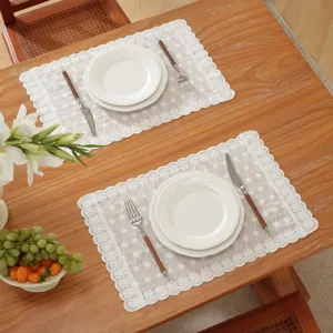 Tovaglietta in pizzo bianco in stile pastorale per decorazione tavola, elegante tappetino.