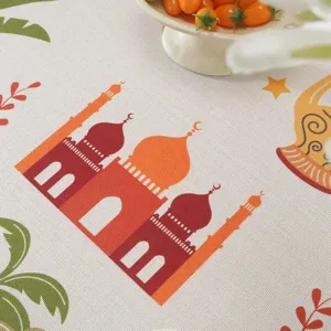 Detailansicht der Polyestertischdecke mit orientalischem Schloss und Palmenmuster bedruckt.