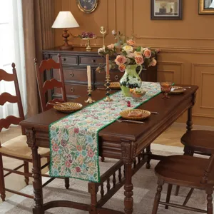 Corsia da tavola jacquard rétro americana con delicato motivo floreale per la decorazione.