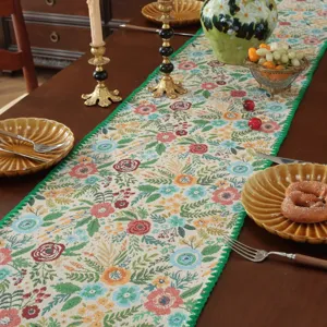 Centrotavola jacquard floreale vintage con bordo smerlato per decorazione tavola