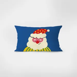 Housse de coussin rectangulaire avec un joli imprimé de Père Noël de dessin animé pour déco de fête.