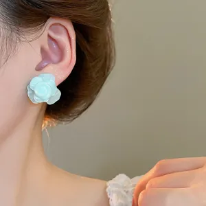 Zarte hellblaue Harz Rose Blumen Ohrringe für Damen, süßer eleganter Modeschmuck.