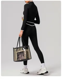 Zwarte hoge taille yoga sportlegging met witte rand, stijlvolle push-up fitness broek.