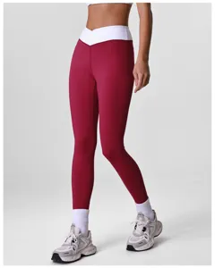 Detailansicht der High-Waist V-Schnitt Yogahose, zeigt elastische Passform und feine Nähte.