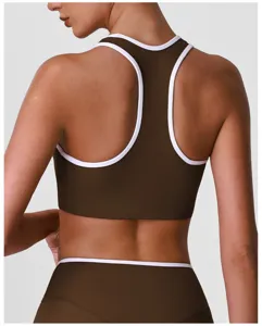 Soutien-gorge de sport marron pour femme crop top dos nageur avec liseré blanc fitness.