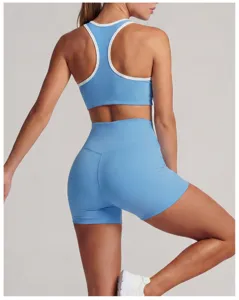 Set reggiseno sportivo blu con bordo a contrasto e pantaloncini yoga a vita alta, dettaglio vogatore.
