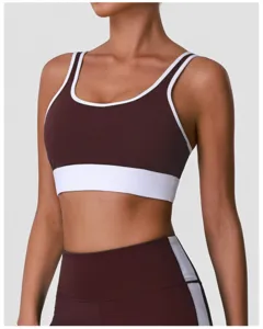 Détail de soutien-gorge de sport color-block, fitness yoga crop top à col U et maintien.
