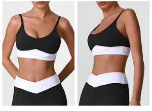 Présentation détaillée de la brassière de sport et du pantalon bicolore noir et blanc.
