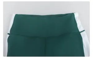 Hochtaillierte Yoga-Hose Detailaufnahme mit Farbblock, elastische Sportfitness-Hose für Damen.