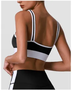 Détail de soutien-gorge de sport et leggings contrastés, fitness élastique à séchage rapide.