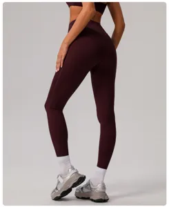 Leggings de yoga nude taille haute avec design push-up et tissu extensible de qualité.