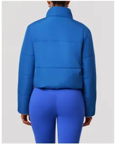 Set giacca imbottita invernale e leggings sportivi blu, ideali per fitness e running all'aperto.