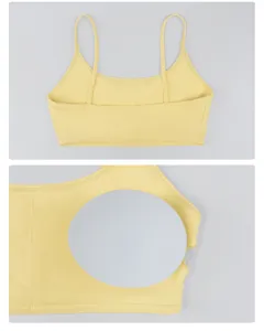 Vue detaillee soutien-gorge de sport yoga jaune dos et coussinet amovible haut fitness femme
