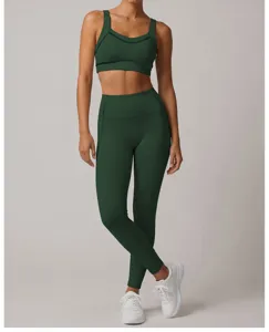 Ensemble de soutien-gorge de sport et legging vert olive pour fitness et yoga training.