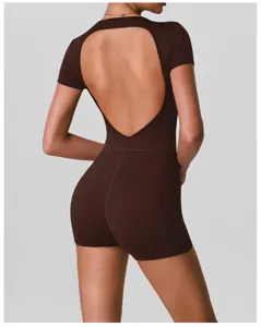 Combinaison de yoga marron dos nu pour femme tenue de sport fitness short combi-short.