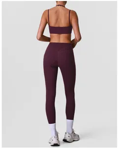Damen dunkelviolett nacktgefühl yoga set sportbra und hohe taille fitness leggings detail.
