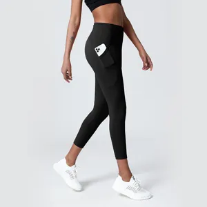 Hochwertige schwarze Yoga Leggings mit praktischer Tasche für Damen Fitness Sport Training.