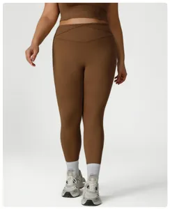 Plus Size Yoga Leggings mit hohem Bund, bequeme Fitness Hose in Detailansicht für Damen.