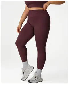 Hoher Bund überkreuzte Yoga Leggings und Crop Top Set in Übergröße für Fitness und Training.
