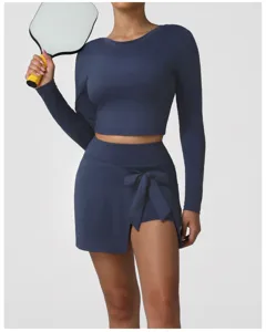 Dunkelblaues Langarm Crop Top Sportrock Set Fitness Workout Sportbekleidung Activewear Damen.