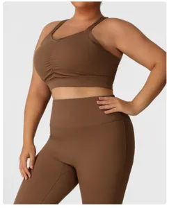 Ensemble soutien-gorge de sport marron grande taille et leggings yoga taille haute.