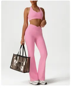 Rosa Yoga Set für Damen, nahtloses Fitness Outfit mit Crop Top und Schlaghose, Schnelltrocknend.