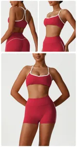 Details van sport-bh met kruisrug en yogashorts set, zeer elastische fitnesskleding.
