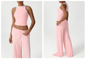 Detailansicht des pinken Sport-Tops und der weiten Lounge-Hose mit weichem Kontrastbesatz.