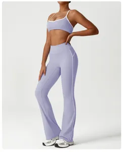 Gedetailleerd overzicht van de lavendelkleurige yogaset, met de ondersteunende pasvorm en witte bies.