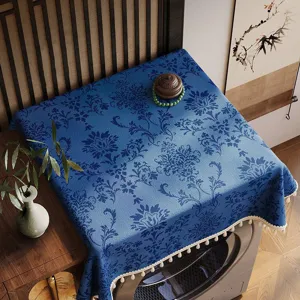Primo piano che mostra i dettagli della coperta coprilavatrice blu in stile cinese.