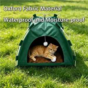 Grünes wasserdichtes faltbares Haustierzelt Haustierbett für Katzen auf grünem Rasen