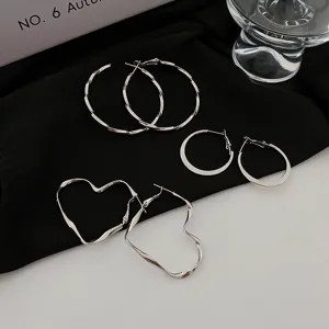 Minimalist Heart Shaped Circle Hoop Earrings Alloy Electroplated Fashion Jewelry Geometric Earrings For Women