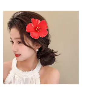 Épingle à cheveux fleur d'hibiscus rouge exquise avec perle, accessoire de vacances parfait.