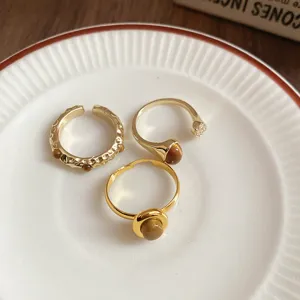 Vintage Gold Offene Ringe Set mit Tigerauge Steinen und Zirkon fur stilvolle Damenmode.