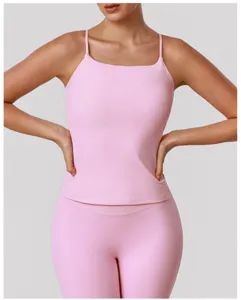 Roze fitness yoga top en leggings set gedetailleerd overzicht, slim fit sportkleding.