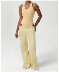 Set body da yoga intero a coste giallo chiaro e pantaloni della tuta per fitness donna