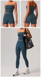 Dettaglio set yoga senza cuciture ad asciugatura rapida con top a fascia e leggings.