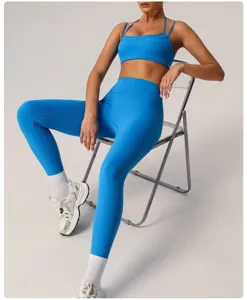 Ensemble de yoga bleu vif pour femme soutien-gorge de sport et leggings taille haute sport.
