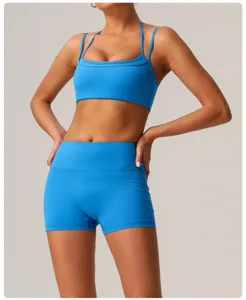 Ensemble soutien-gorge de sport bleu et short taille haute pour fitness et course femme.