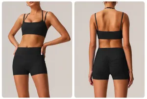 Vue détaillée de l'ensemble de sport pour femmes, soutien-gorge et short noirs, tissu extensible.
