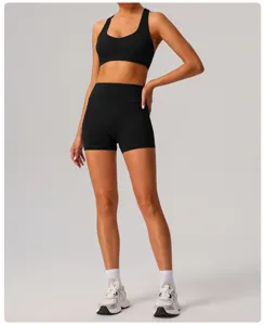 Set reggiseno sportivo nero e pantaloncini da fitness vita alta da donna allenamento palestra.