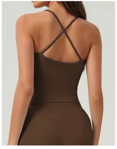 Femme marron débardeur de yoga dos croisé fitness vêtements de sport haut de course sport.
