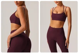 Wijnrode sport-bh en yogalegging set, halternek fitness activewear detailweergave.