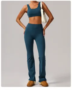 Ensemble soutien-gorge de sport et pantalon de yoga évasé bleu sarcelle, idéal pour fitness.