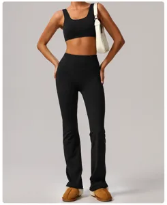 Ensemble haut court de sport et pantalon de yoga évasé pour entraînement fitness.