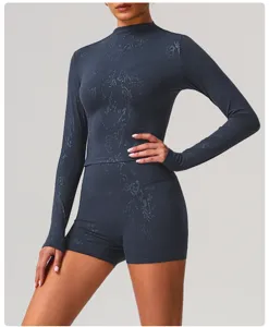 High-end silver foil yoga set women long sleeve crop top and shorts for fitness running.