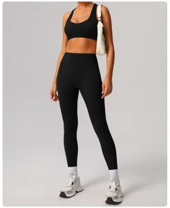 Détails de l'ensemble soutien-gorge de sport noir et leggings de yoga pour fitness.