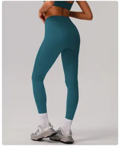 Vue détaillée du legging de yoga taille haute pour femme avec un design push-up.