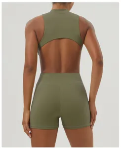 Combinaison de yoga athlétique une pièce avec dos nu, idéale pour les entraînements.